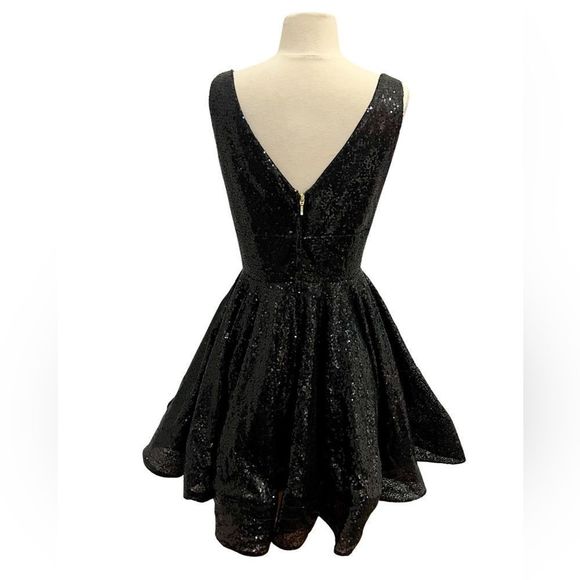 STUNNING Mac Duggal Black Sequin Fit and Flare Formal Dress - Picture 7 of 12